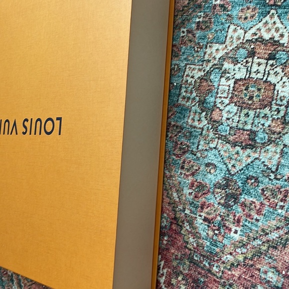 Authentic Louis Vuitton box. - Picture 3 of 10